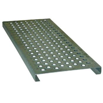 Peldaño metálico galvanizado con agujeros redondos de 15 mm.
